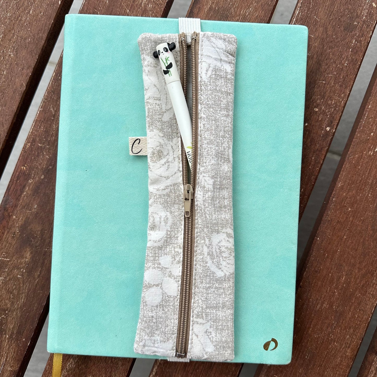 Trousse élastique à accrocher à ton carnet !