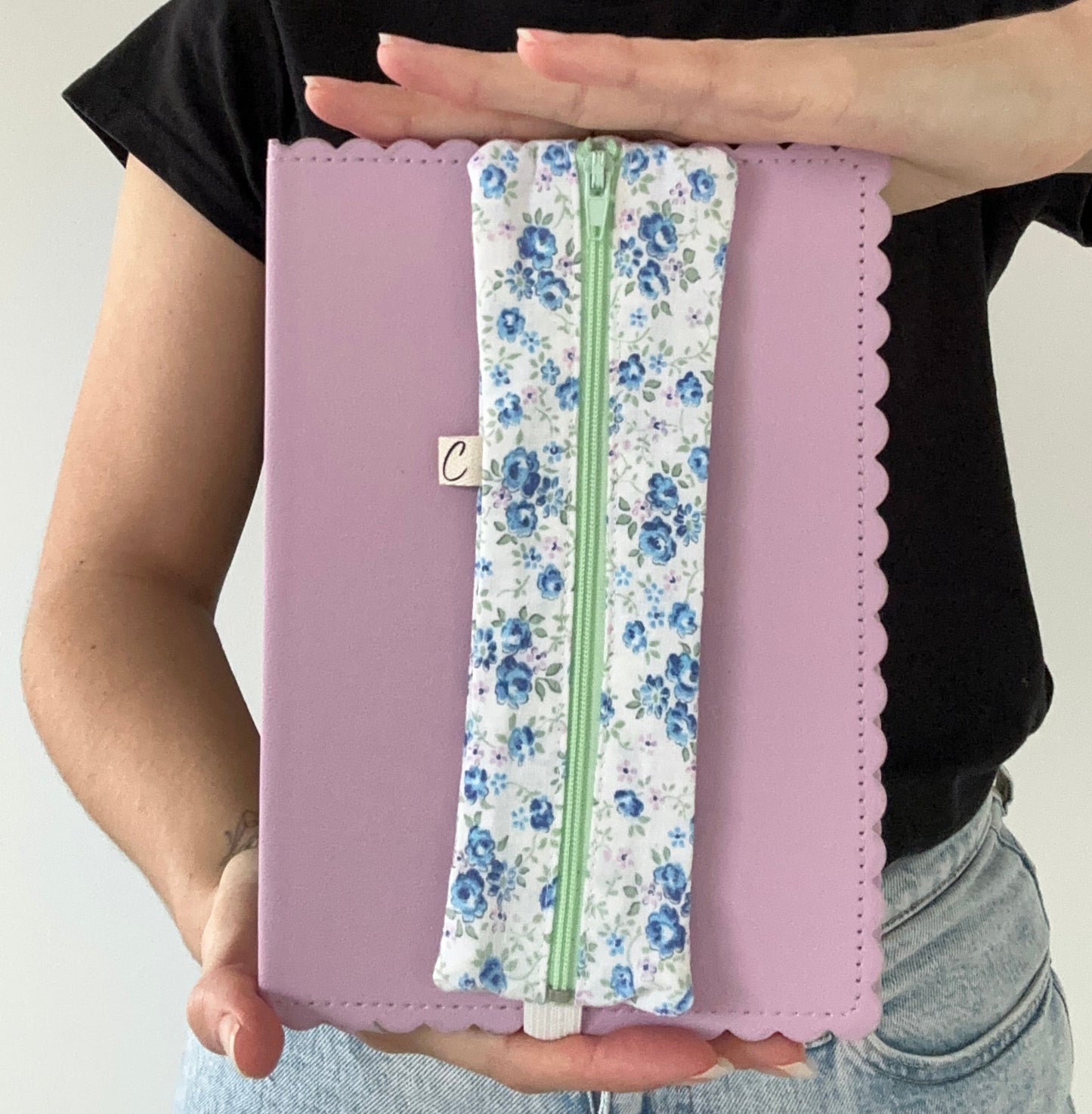 Trousse élastique à accrocher à ton carnet !